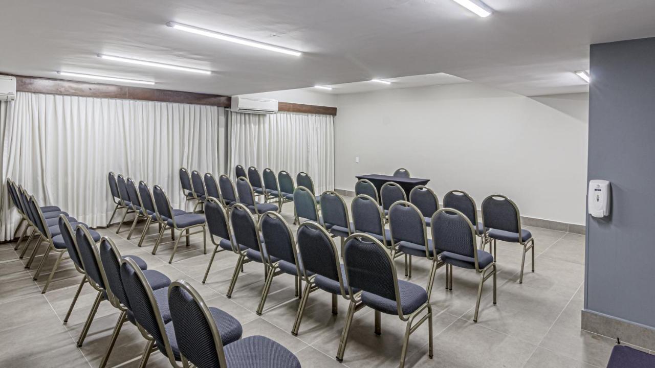 Hotel Deville Express Cascavel Cascavel  Buitenkant foto