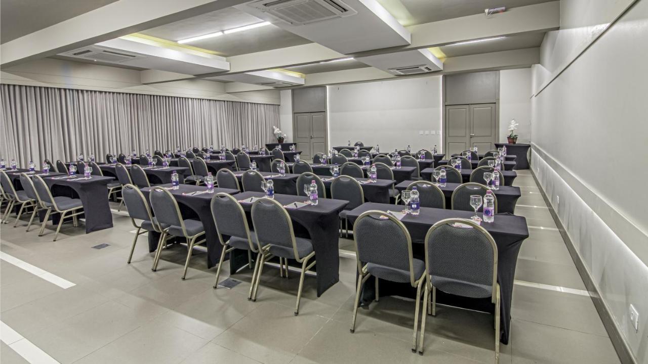 Hotel Deville Express Cascavel Cascavel  Buitenkant foto