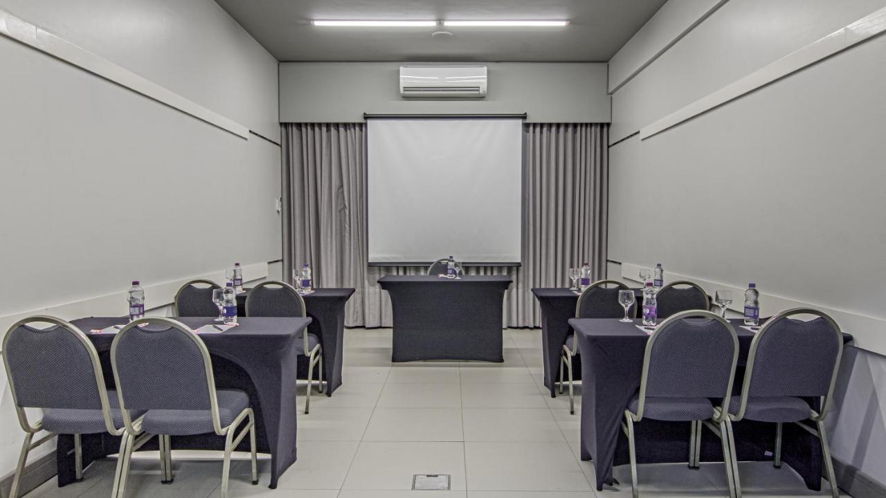 Hotel Deville Express Cascavel Cascavel  Buitenkant foto