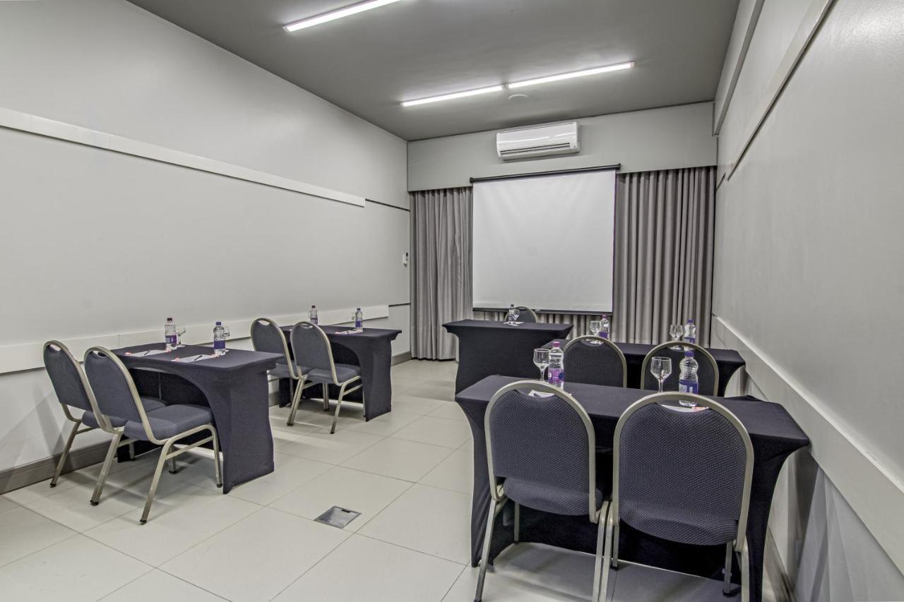 Hotel Deville Express Cascavel Cascavel  Buitenkant foto