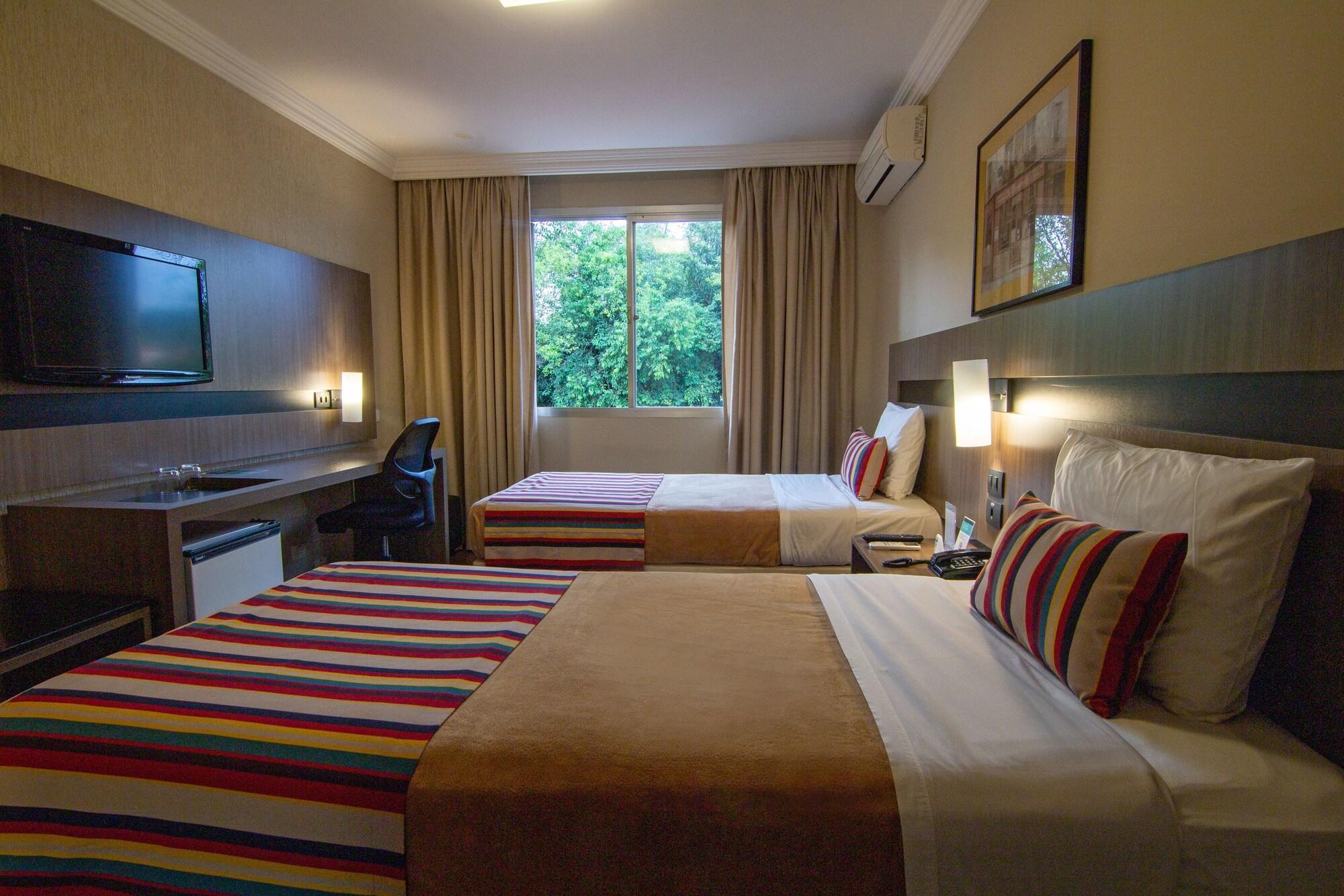 Hotel Deville Express Cascavel Cascavel  Buitenkant foto