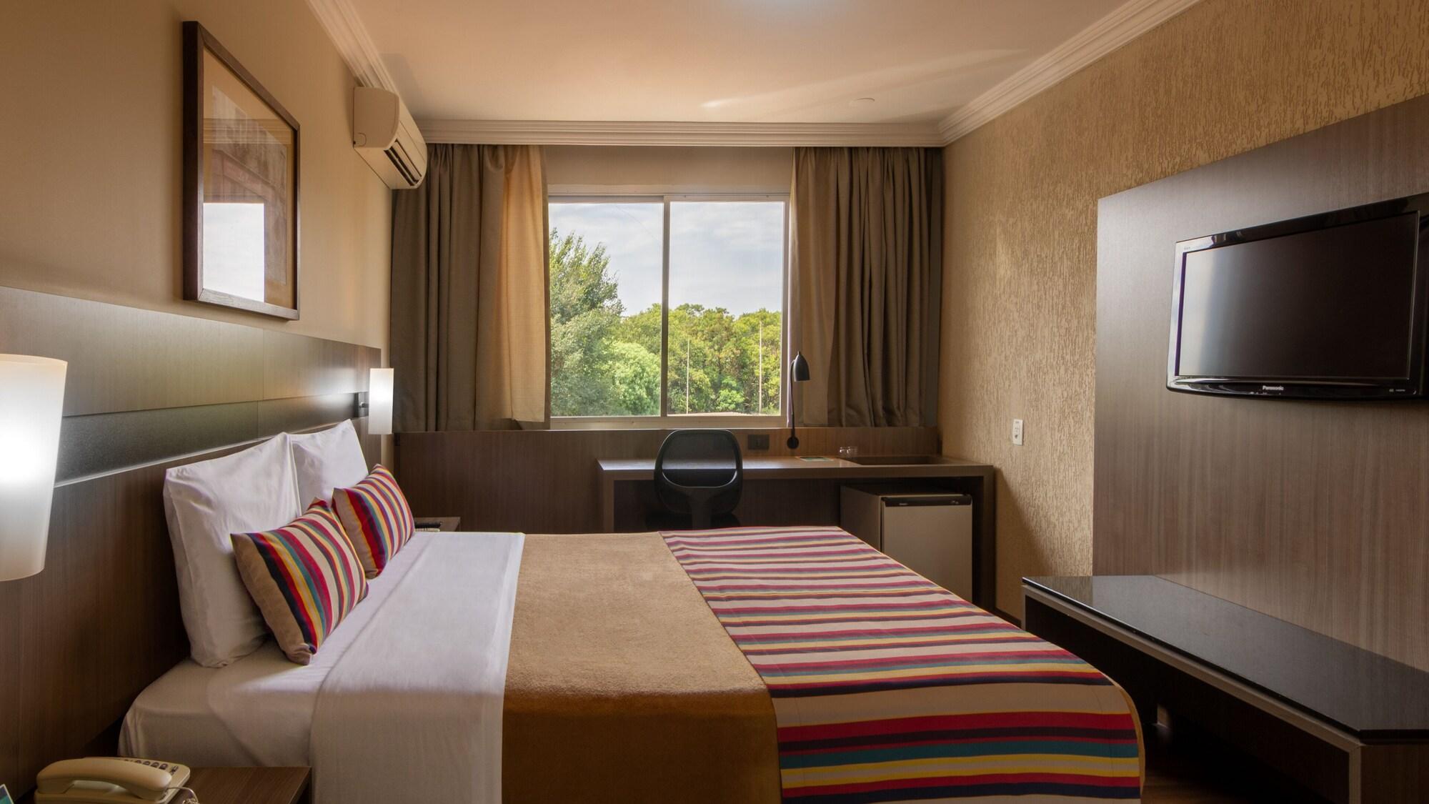 Hotel Deville Express Cascavel Cascavel  Buitenkant foto
