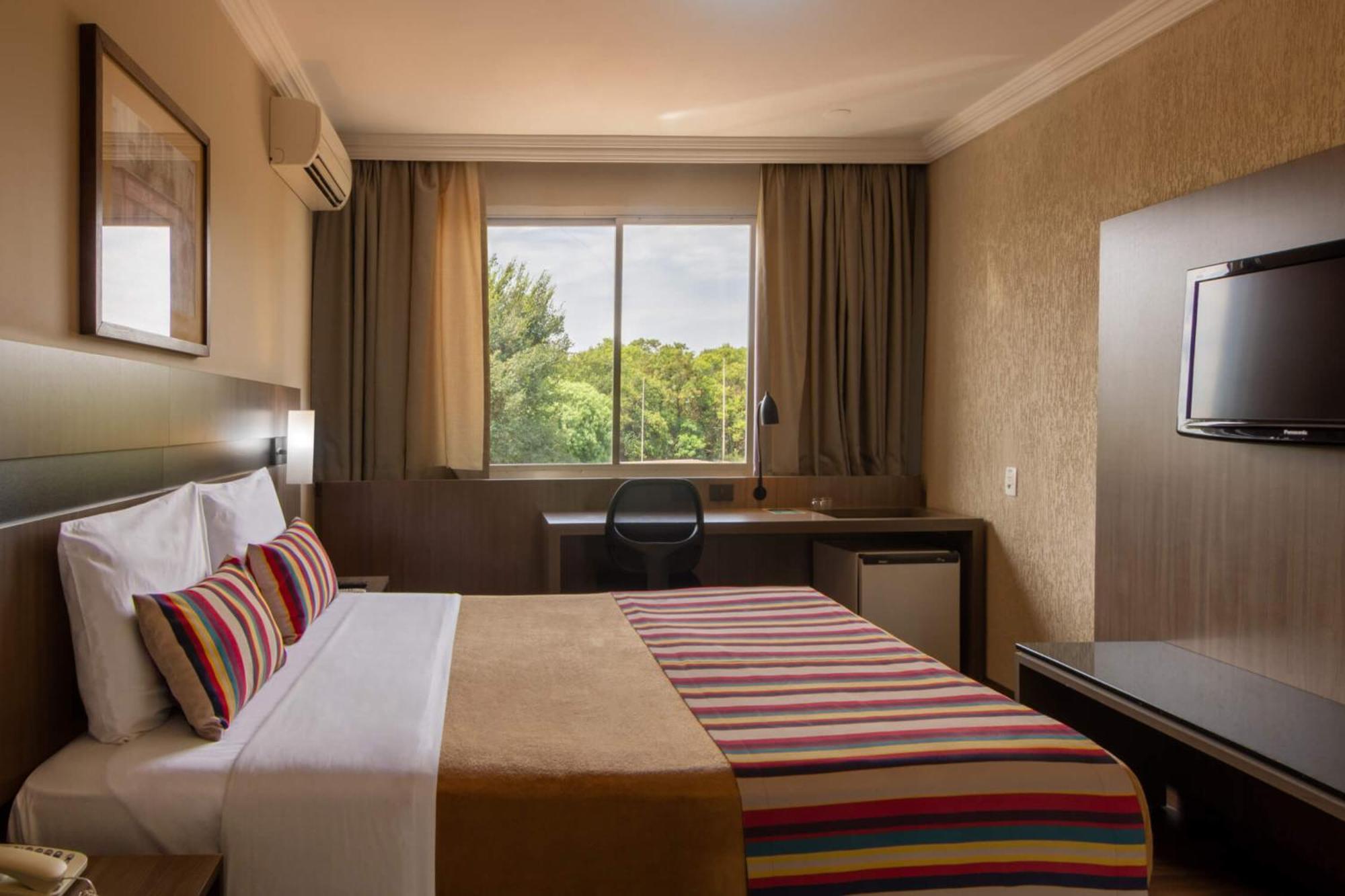 Hotel Deville Express Cascavel Cascavel  Buitenkant foto