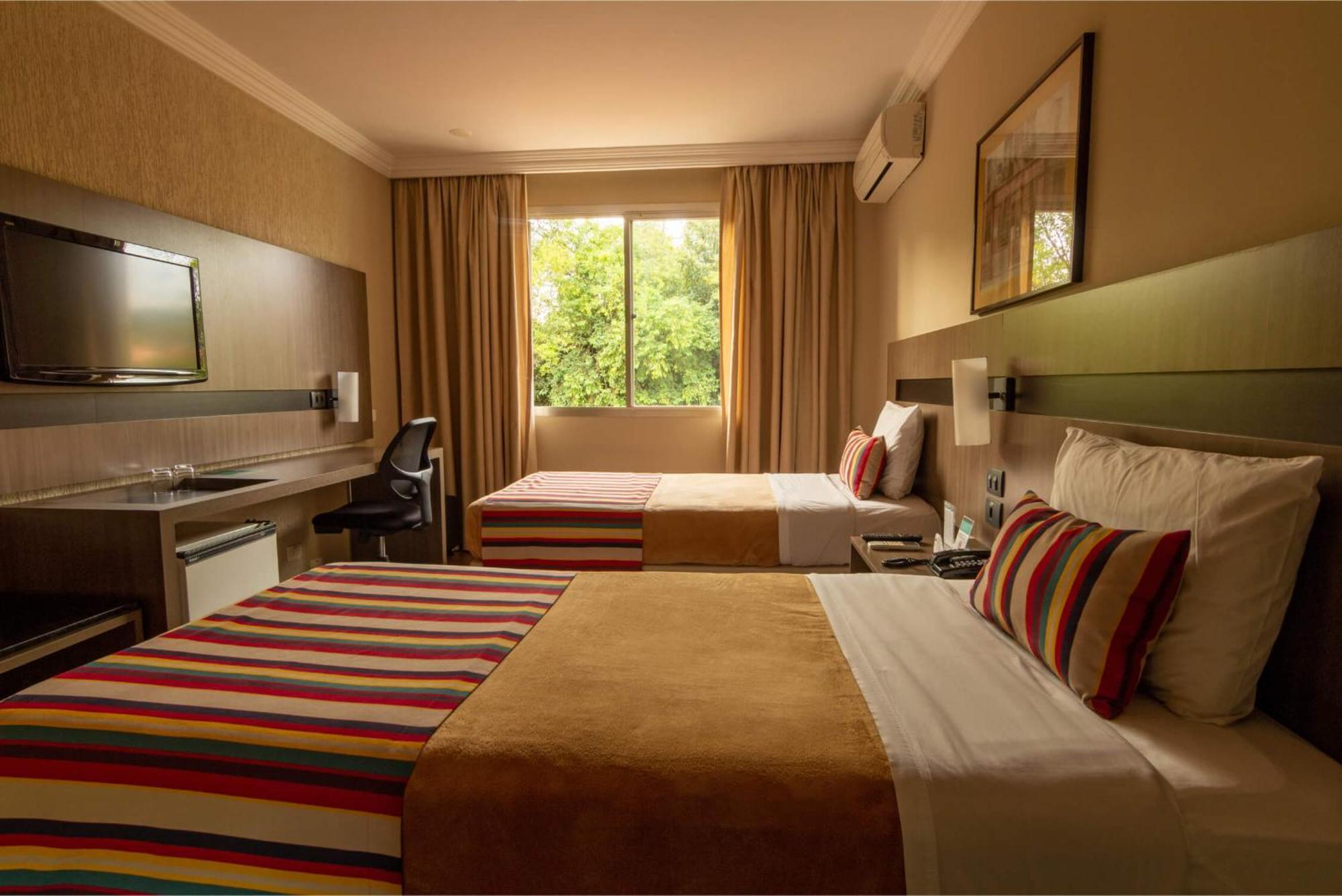 Hotel Deville Express Cascavel Cascavel  Buitenkant foto