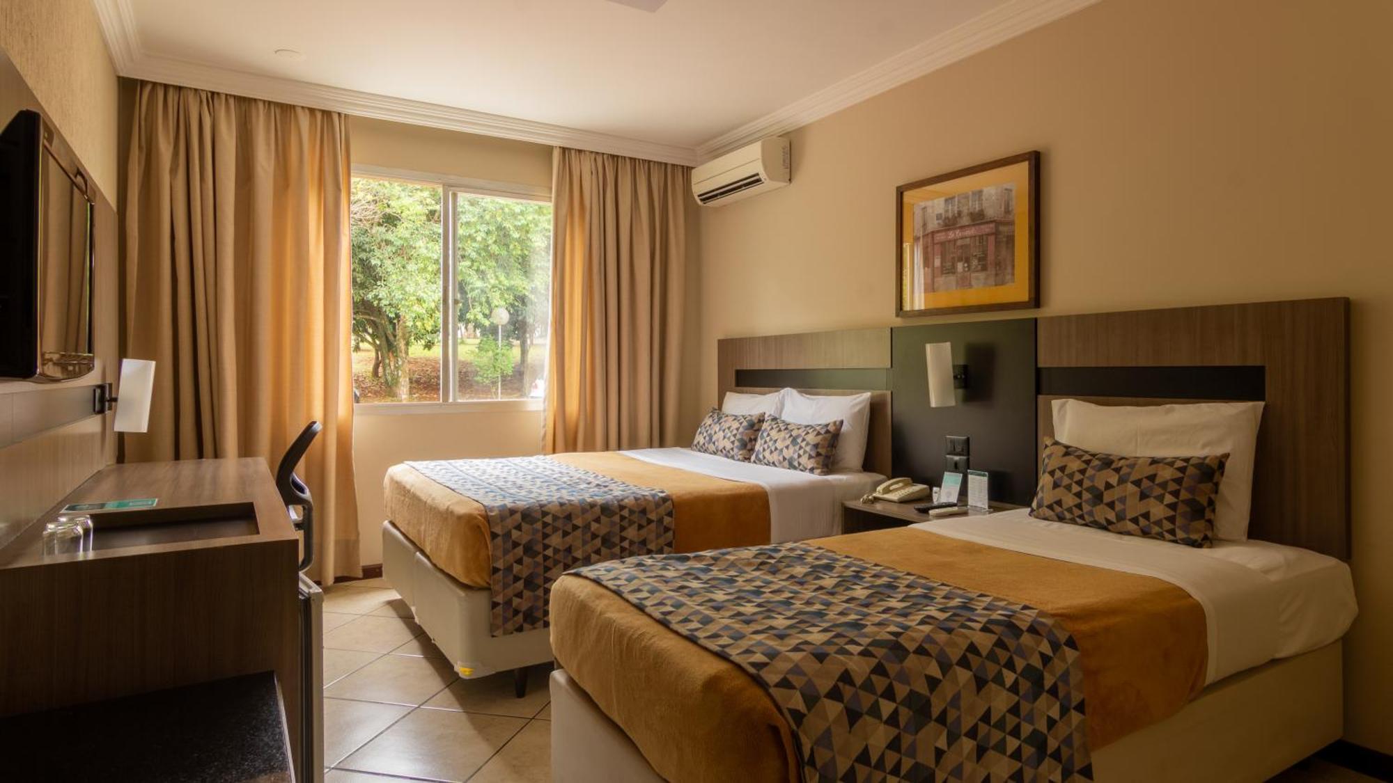 Hotel Deville Express Cascavel Cascavel  Buitenkant foto